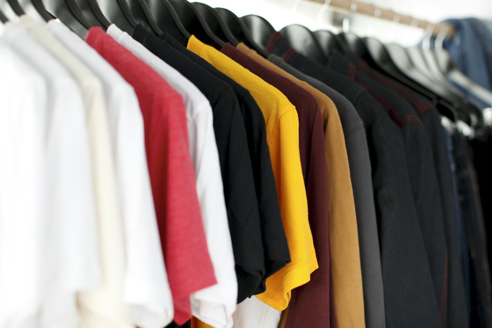 Selezione illustrativa di capi di abbigliamento